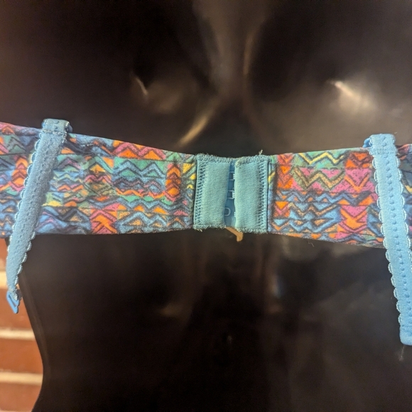 Aerie Strapless Convertible Bra. 34B. Geometric Pattern. - Picture 5 of 16